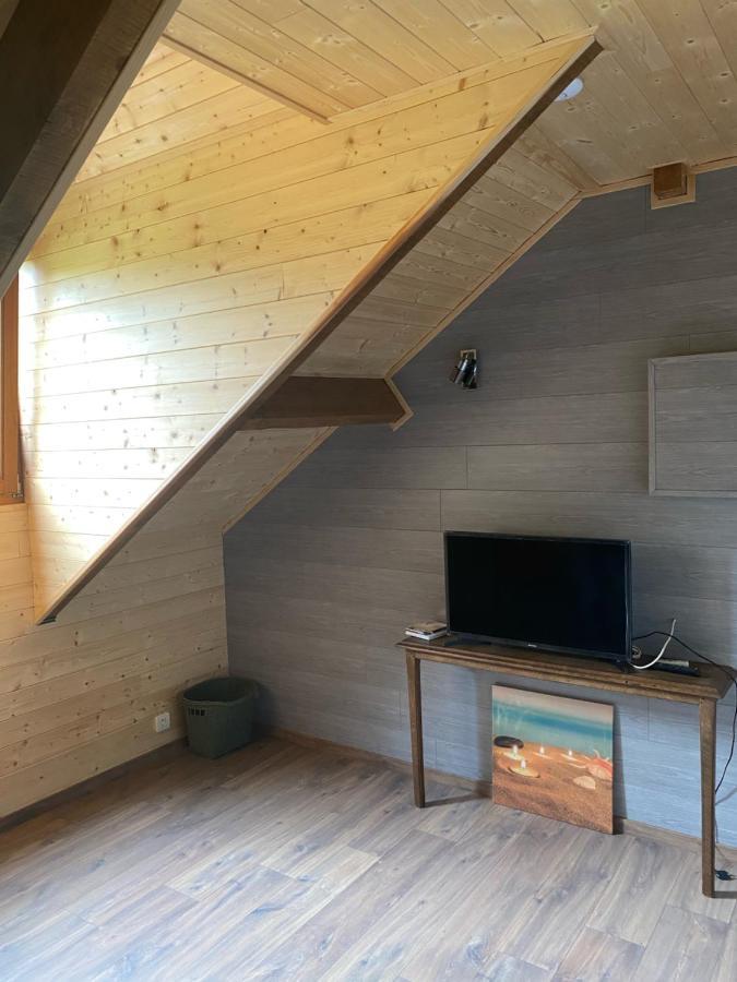 Bed and Breakfast Le Jardin Des Biches Somme-Leuze Esterno foto